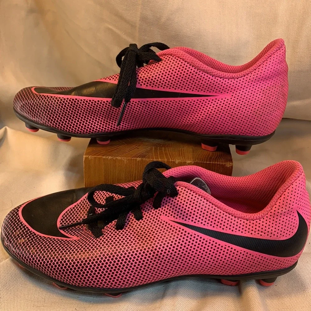 Nike soccer sneakers almost NEW